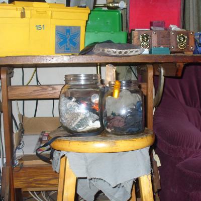 A p1030104pieces et outillage de confection 03